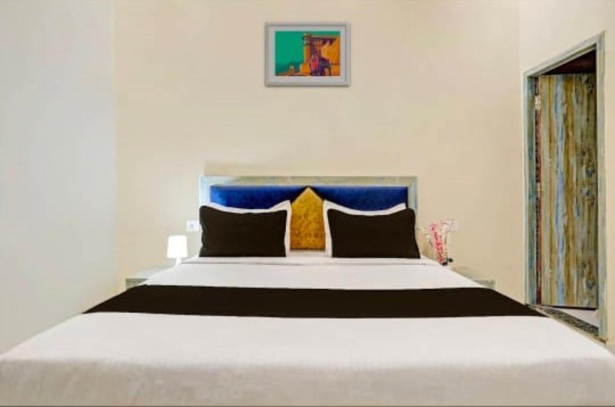 Goroomgo Vrrinda Enjoy Free Wifi- Free Parking And Restaurent Available Hotel Varanasi