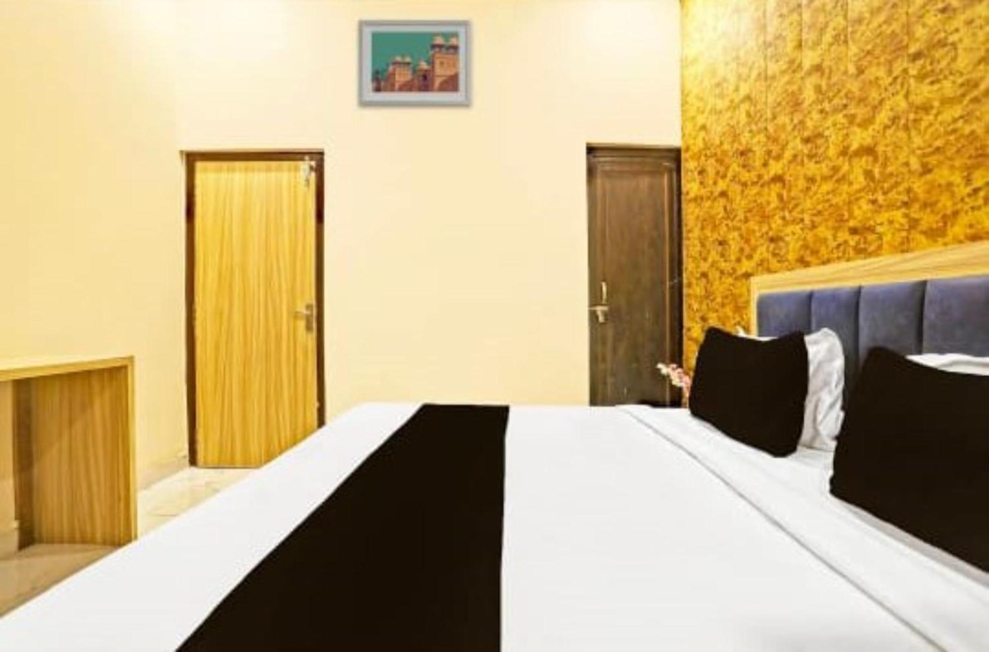 Goroomgo Vrrinda Enjoy Free Wifi- Free Parking And Restaurent Available Hotel Varanasi