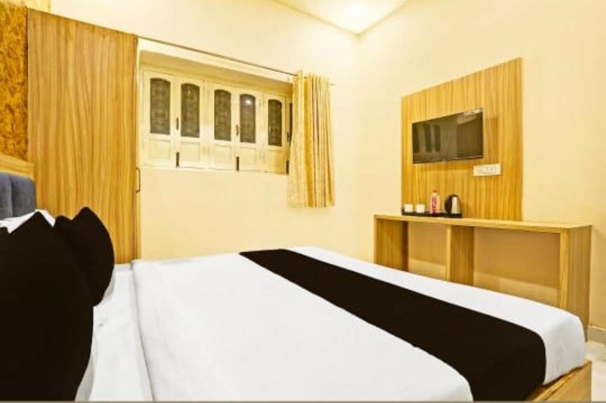 Goroomgo Vrrinda Enjoy Free Wifi- Free Parking And Restaurent Available Hotel Varanasi