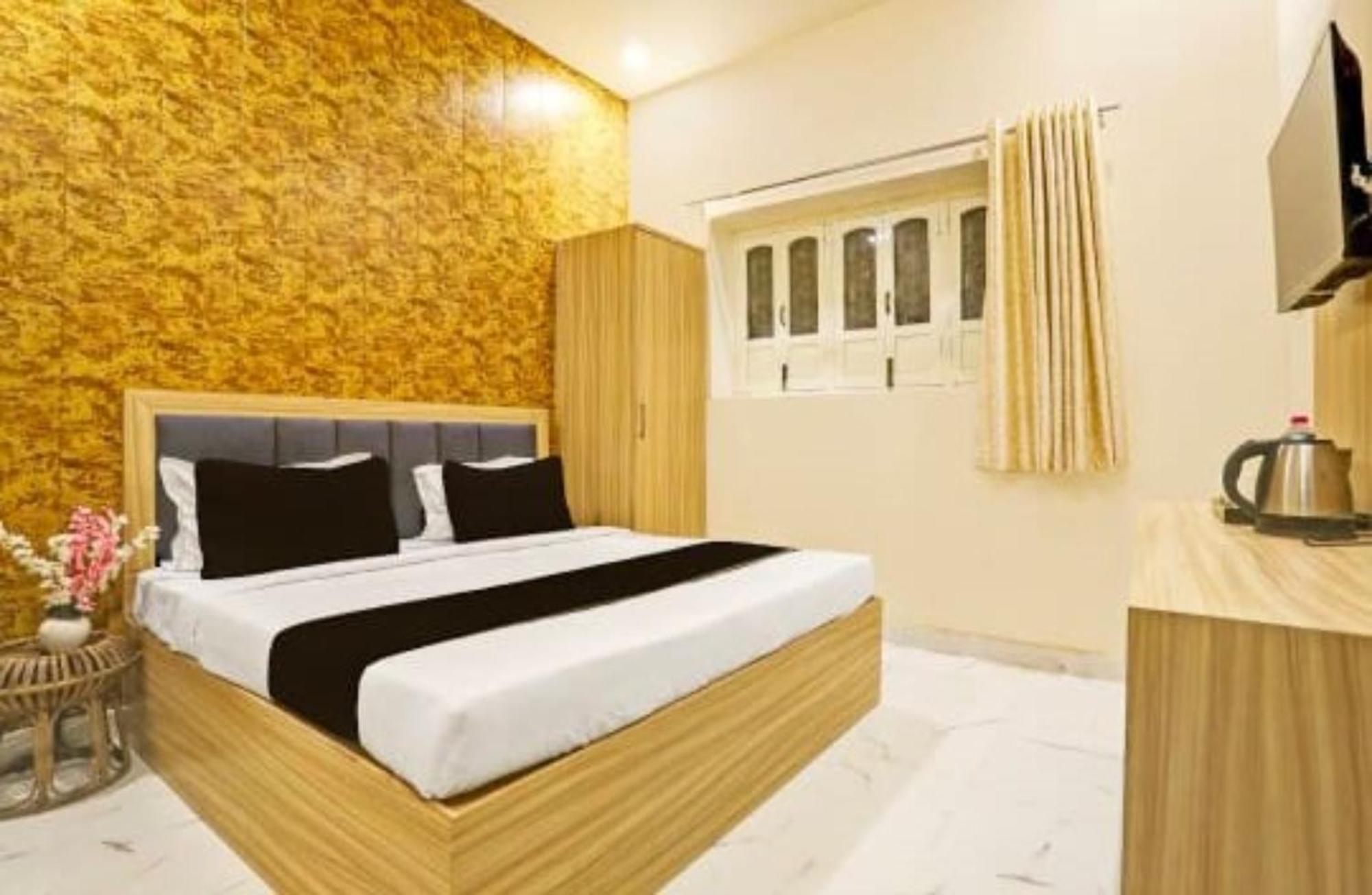 Goroomgo Vrrinda Enjoy Free Wifi- Free Parking And Restaurent Available 3* Varanasi