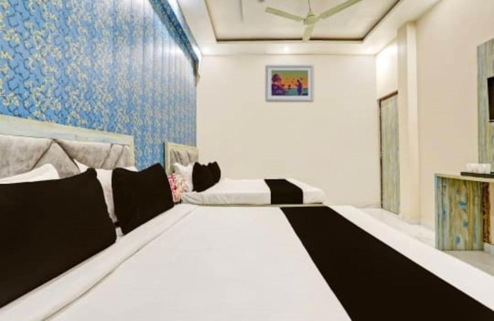 Goroomgo Vrrinda Enjoy Free Wifi- Free Parking And Restaurent Available